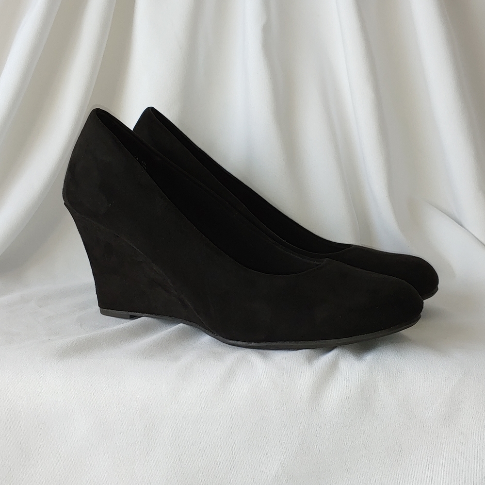 Dexflex Comfort Women's Sz 7.5 Wedge Heels Black